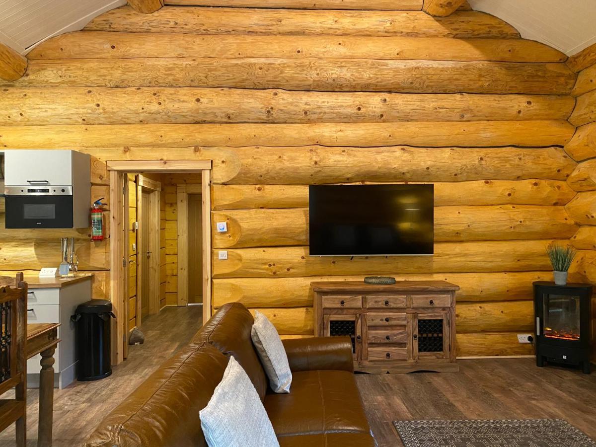 Ewes Water Log Cabins Langholm Exterior foto